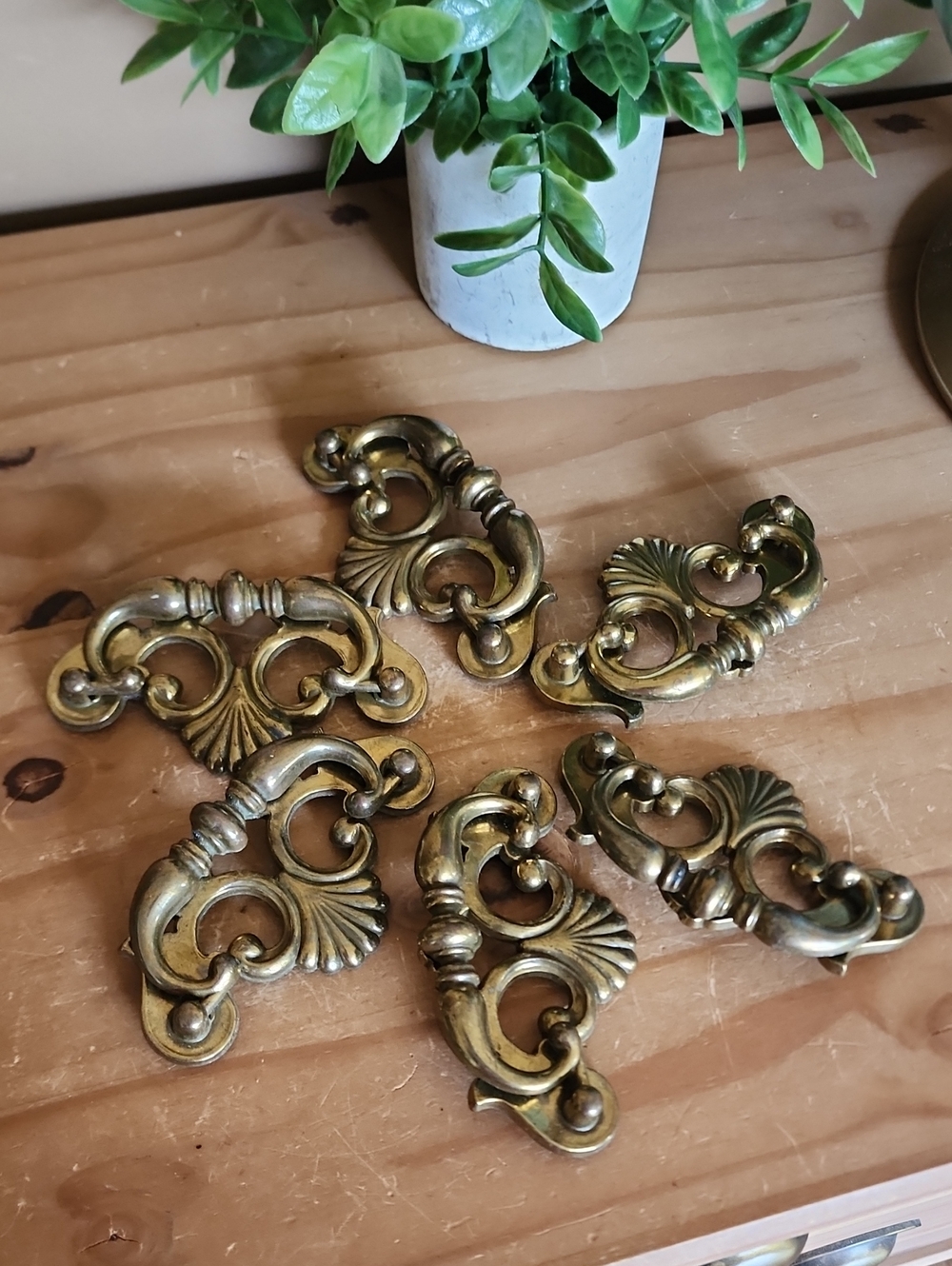 Set of 6 Brass Chippendale Bail Drawer Pulls - Picture 5 of 11